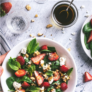 ERDBEEREN AUS DEM EIGENEN GARTEN